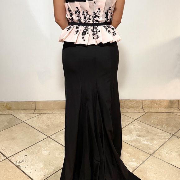 Evening Dress 🖤🌸 - Picture 3 of 4